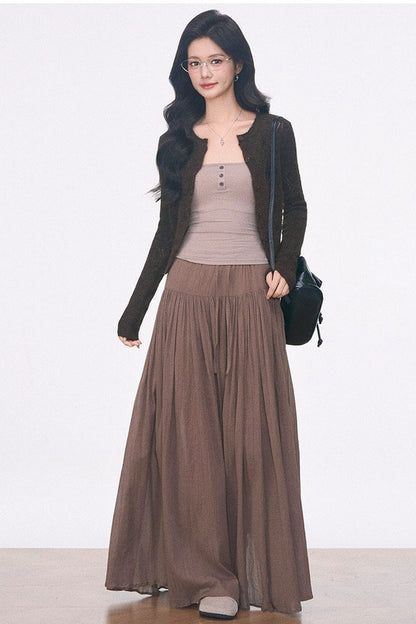 Ensemble coordonné avec cardigan en maille ajourée à manches longues, caraco et jupe-culotte