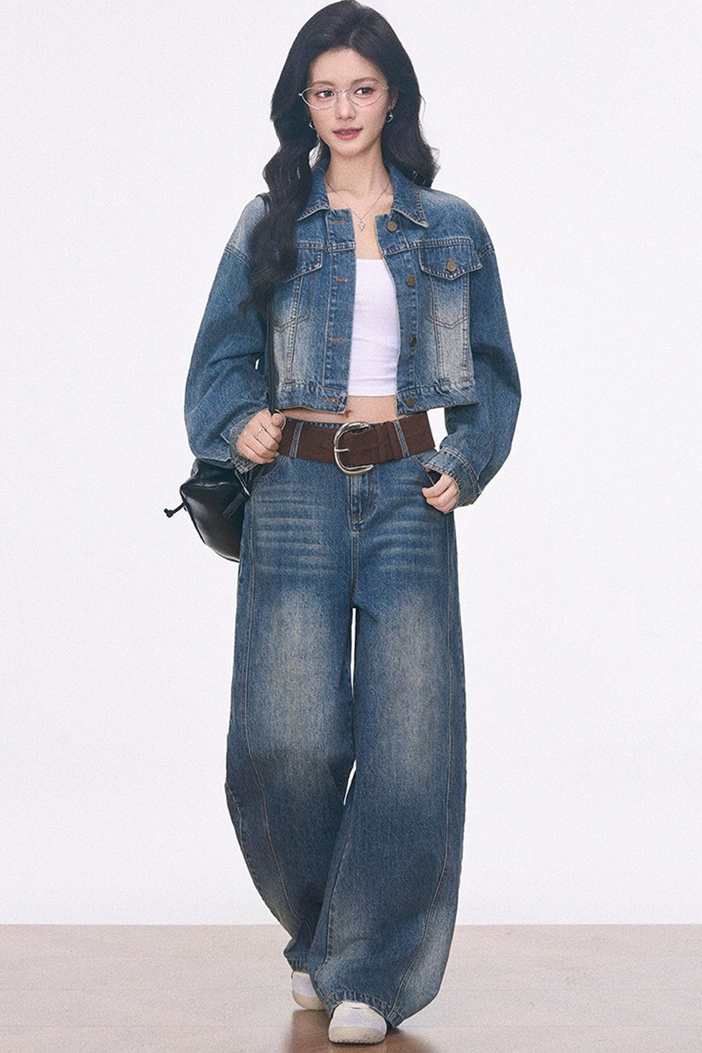 Ensemble 3 pièces avec veste courte en denim, pantalon à ourlet arrondi et haut