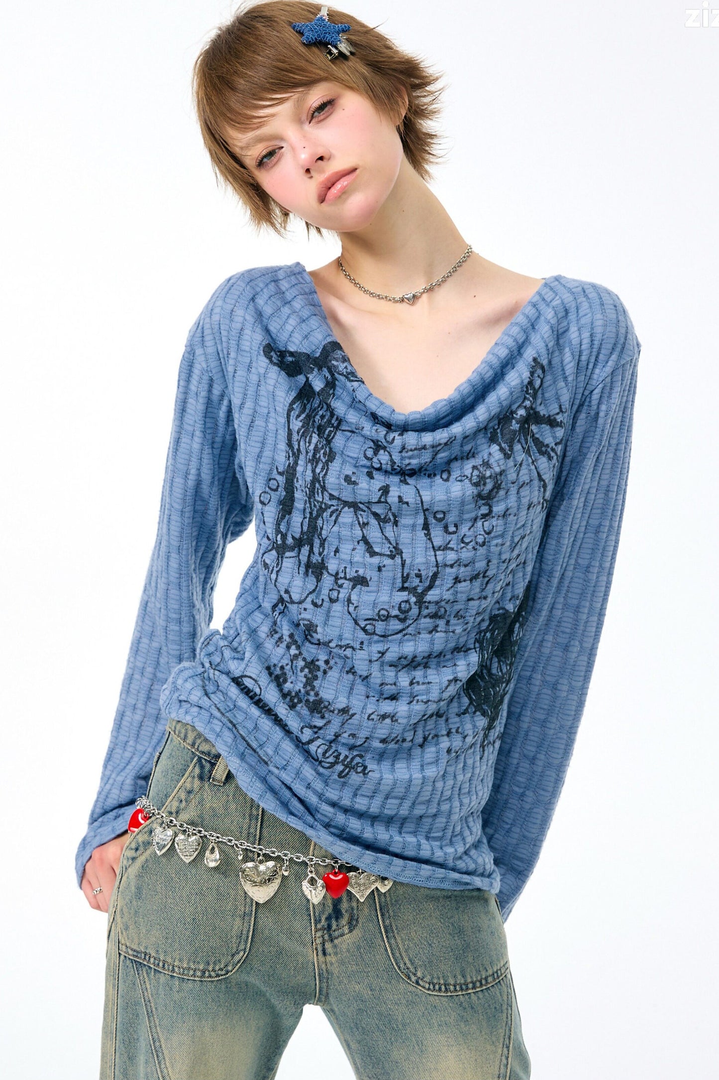 Blusa in maglia con graffiti di conigli