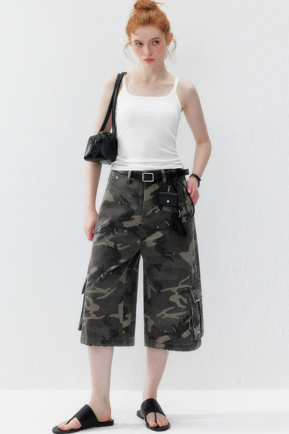Camouflage-Denimhose mit weitem Bein