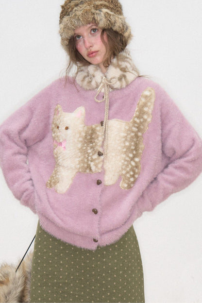 Strickjacke mit lila Katzenapplikation