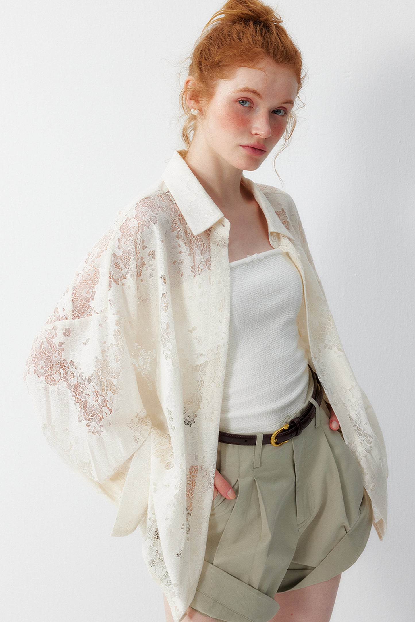 Chemisier floral en dentelle blanc cassé