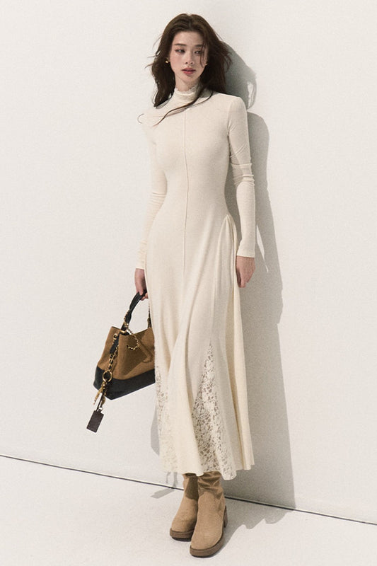 Langärmeliges Strickkleid mit Stehkragen