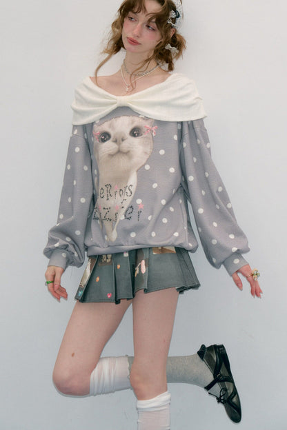 Sudadera gris con estampado de gato y lunares