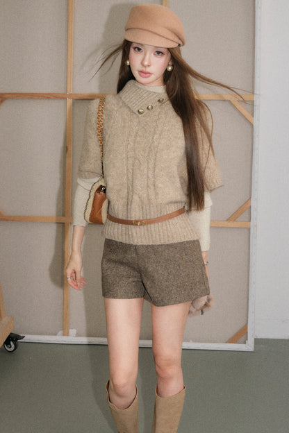Completo retrò a maglia a trecce con maglione e pantaloncini