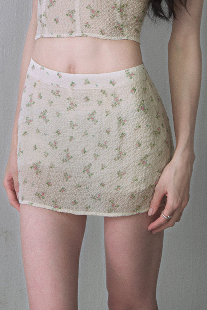 Kurzärmeliges Crop-Top mit Blumenmuster und eckigem Ausschnitt und hüftbetonter Rock im Set