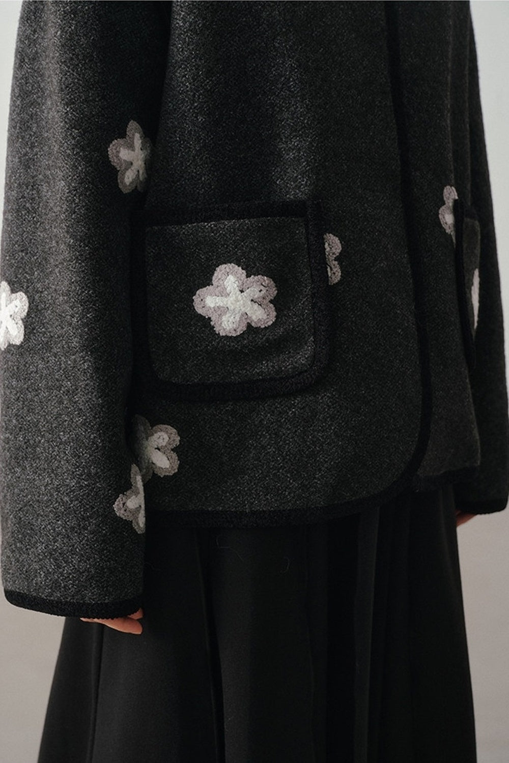 Lockere Wolljacke mit Blumenmuster