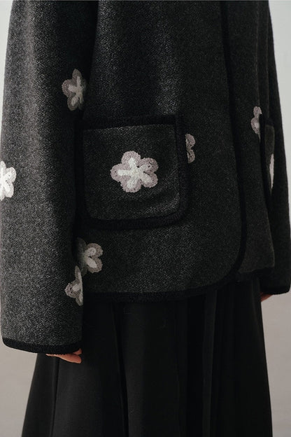 Lockere Wolljacke mit Blumenmuster