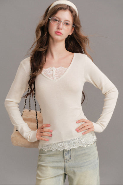 T-shirt in maglia a coste con scollo a V e strati effetto pizzo