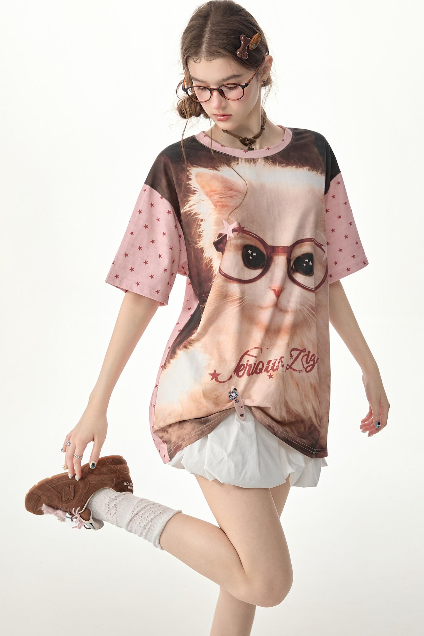 Süßes, lässiges T-Shirt mit Katzenmotiv