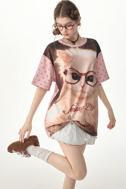 Süßes, lässiges T-Shirt mit Katzenmotiv