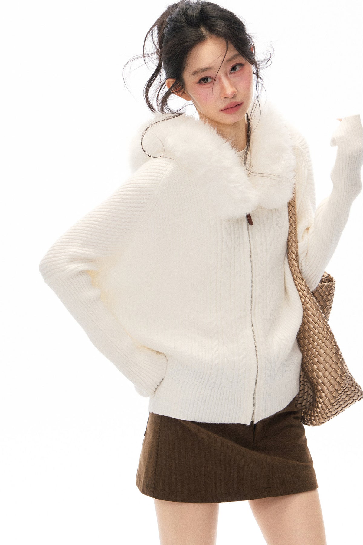 Ensemble cardigan en maille à col en fourrure et jupe