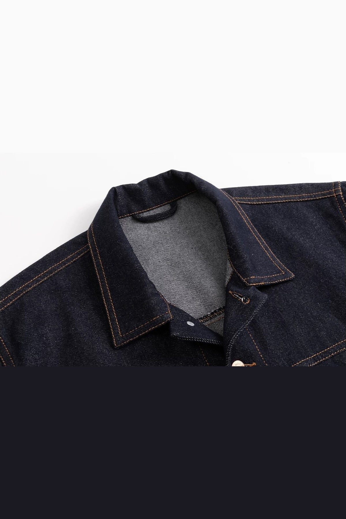 Klassische kurze Jeansjacke
