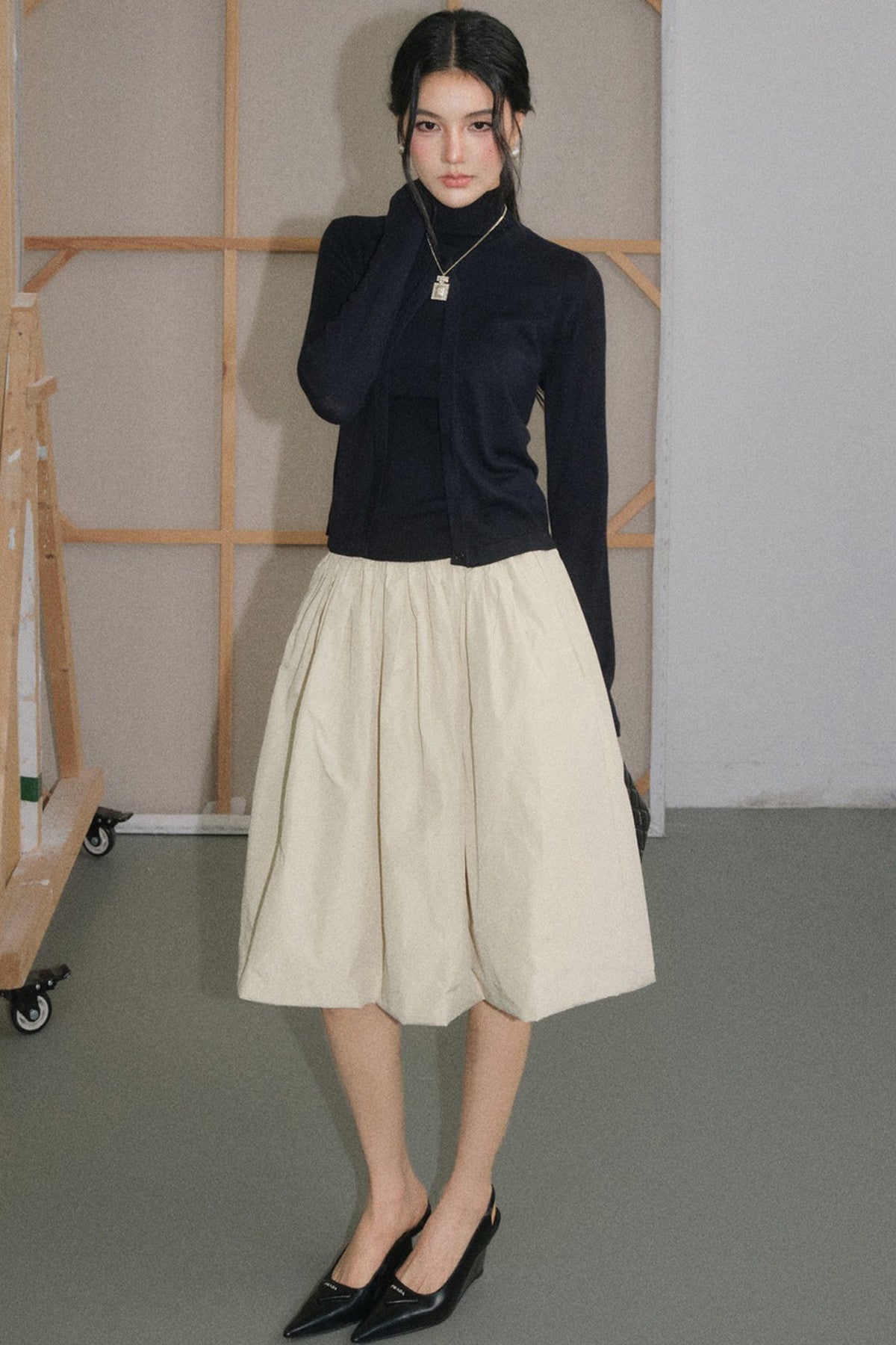 Completo nero in lana con gilet e cardigan