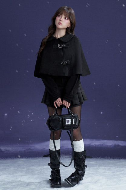 Ensemble noir rétro avec cape et jupe courte