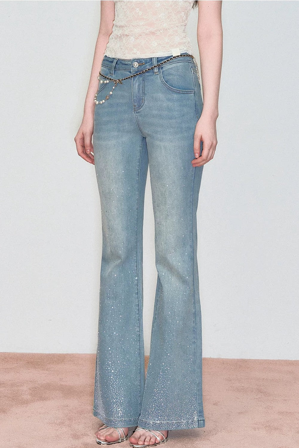 Retro-Jeans mit Strass und ausgestelltem Bein