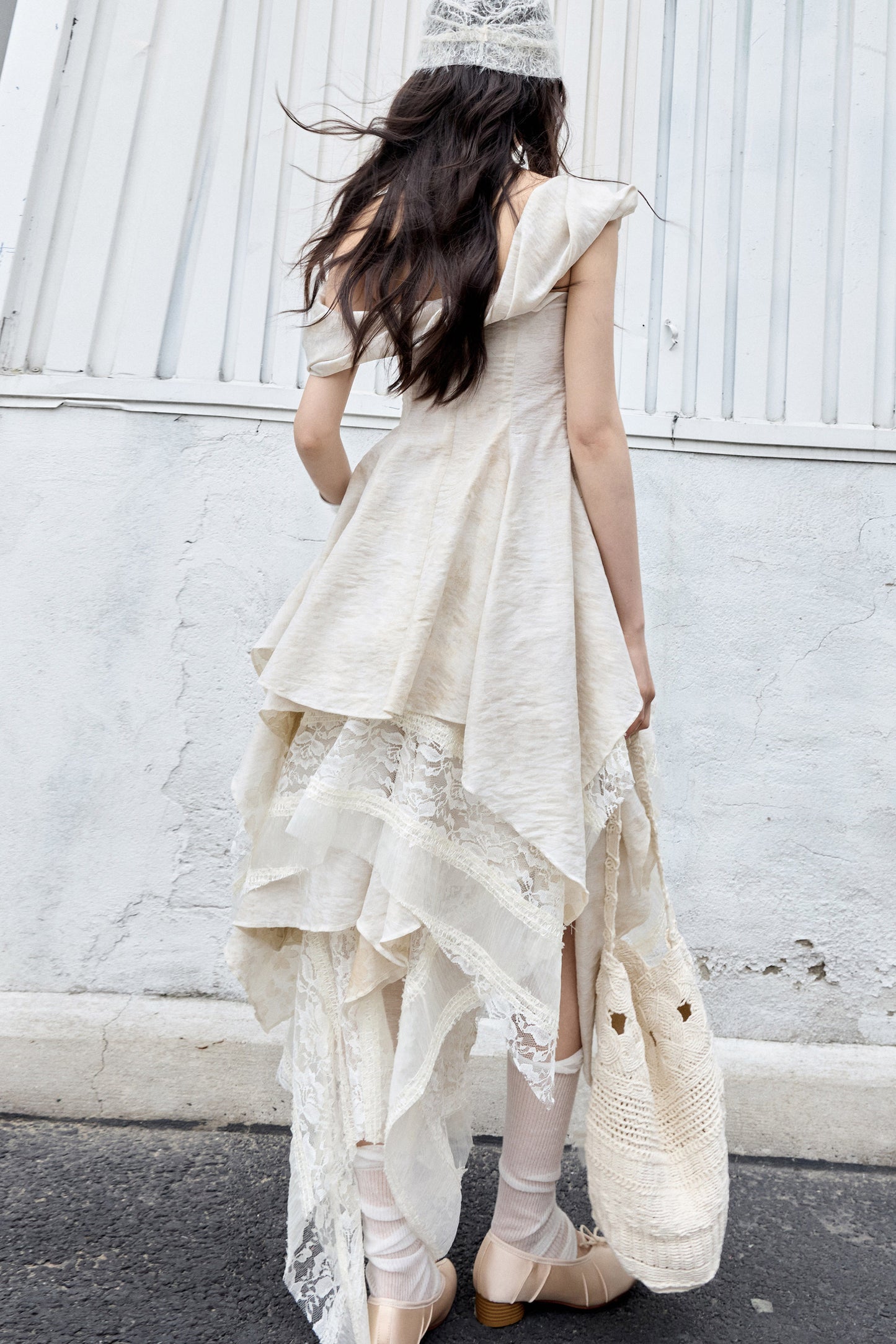 Sculpture-Like Twisted Collar Two-Piece Skirt Set-Up