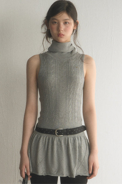 Sleeveless Quilted Knit Dress And Pants Set-Up