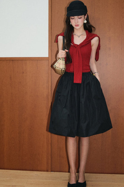 Set aus roter Strickjacke und schwarzem Rock