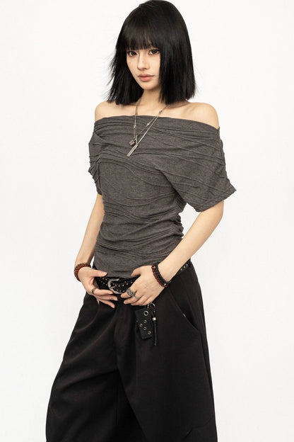 Top asimmetrico con spalle scoperte