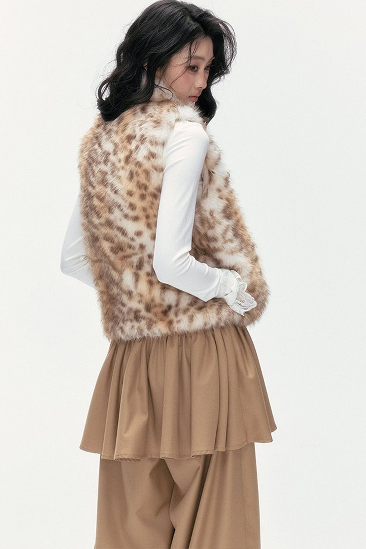 Milk Leopard Print Horn Button Vest