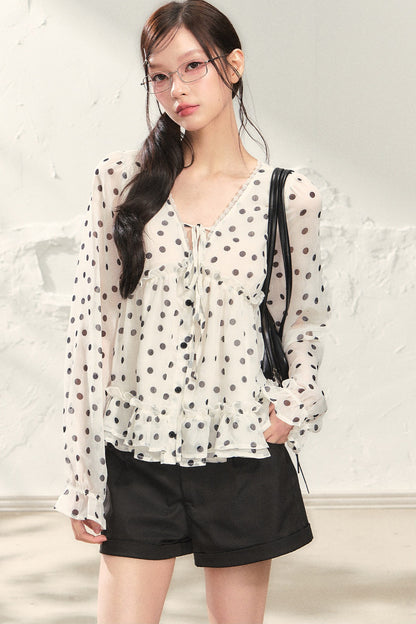 Conjunto de top y shorts de gasa blanca con lunares