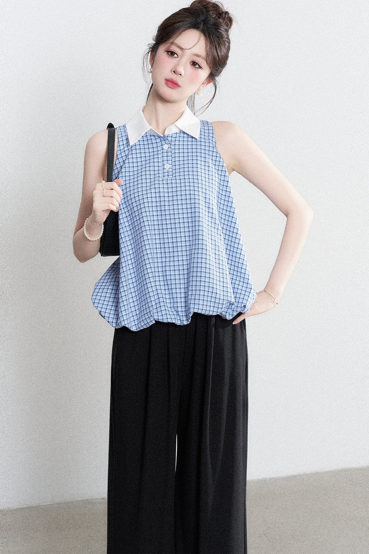 Blaue karierte Halter-Bluse