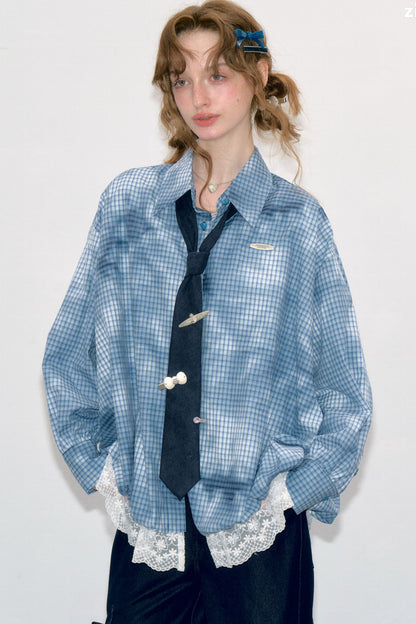 Blau karierte Bluse mit Spitzensaum