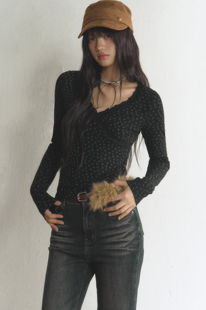 Top interior floral de encaje con cuello en V y mangas largas