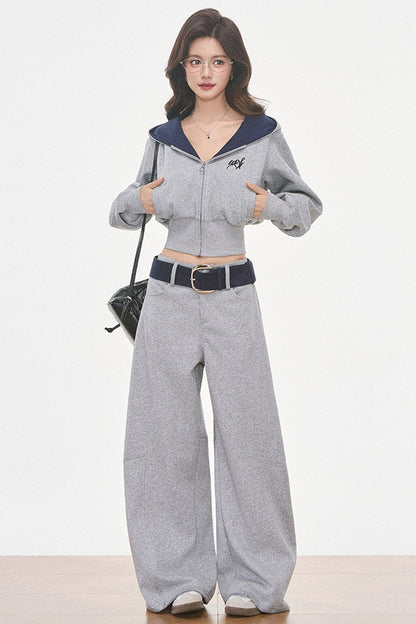 Ensemble sweat-shirt à capuche gris et pantalon large
