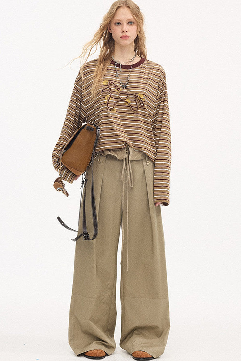 Pantalon droit à rayures et empiècements