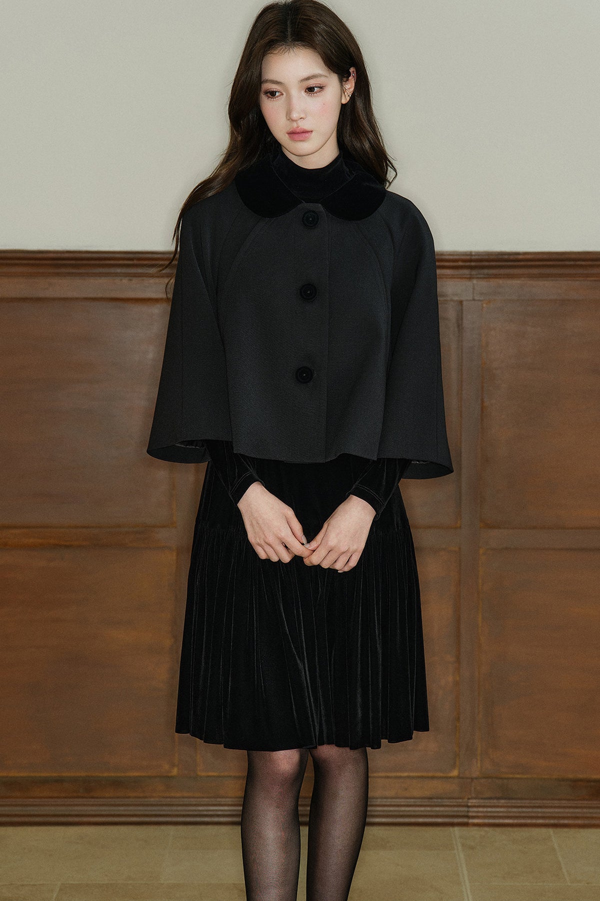 Short Velvet Doll Collar Cape