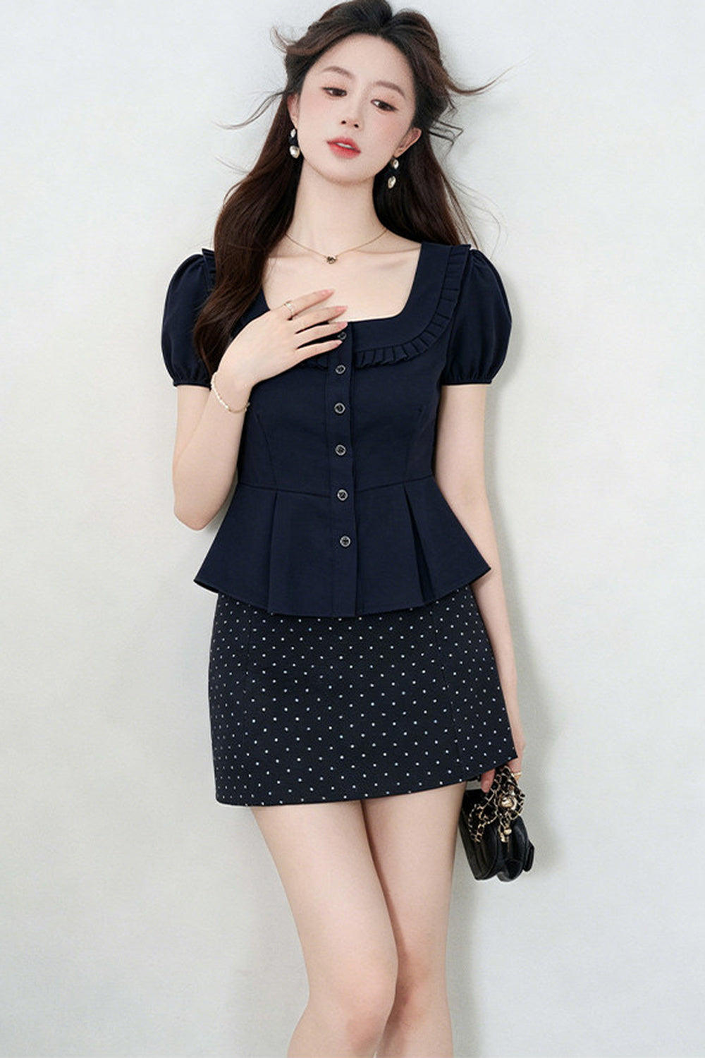 Ensemble chemise à manches courtes et jupe à pois