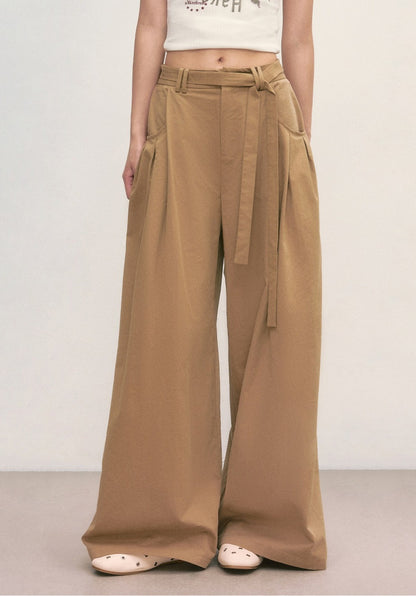 Pantalones caqui de pierna ancha con cintura anudada