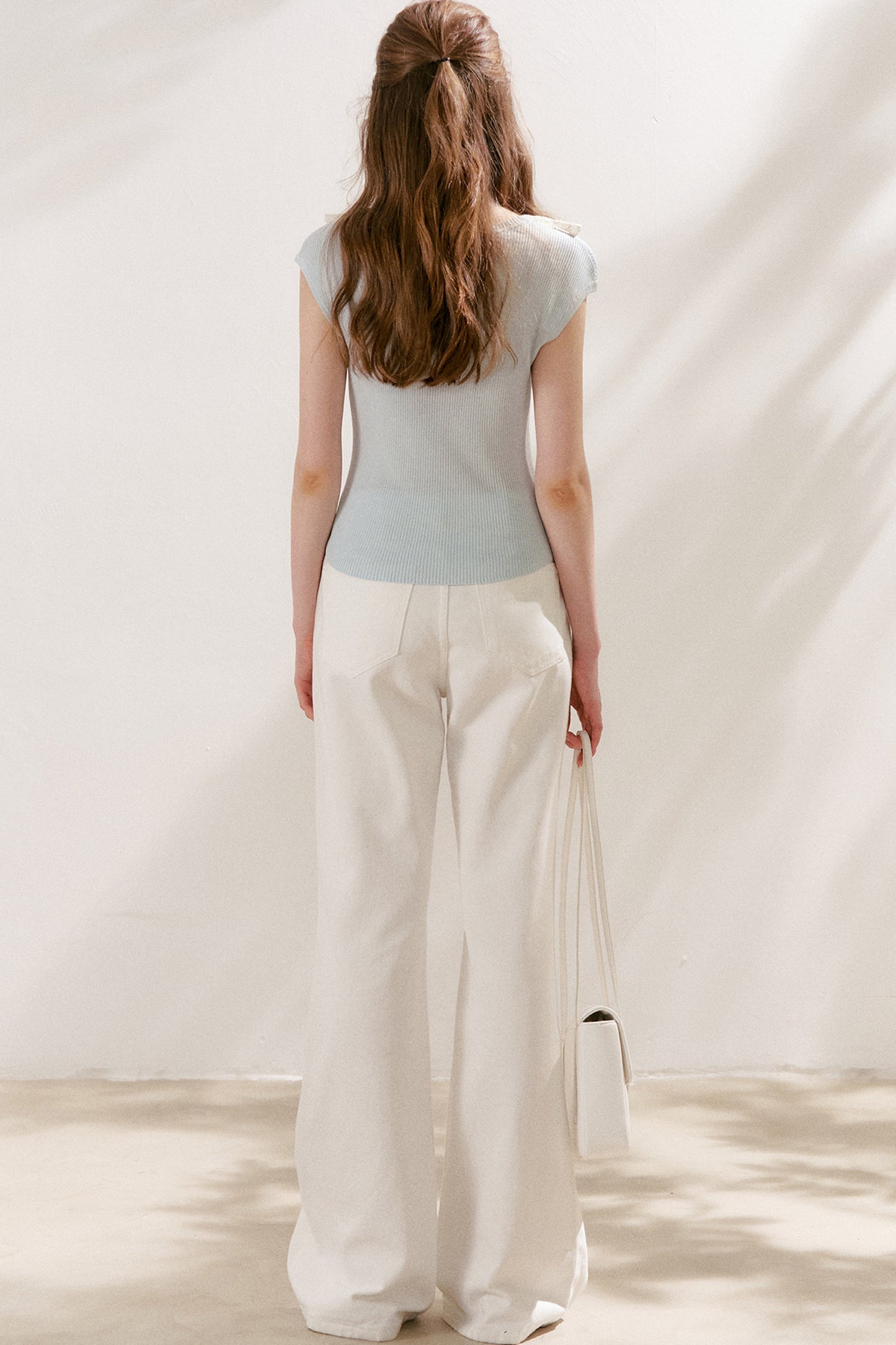 Maglia a maniche corte in 100% lyocell con colletto in pizzo