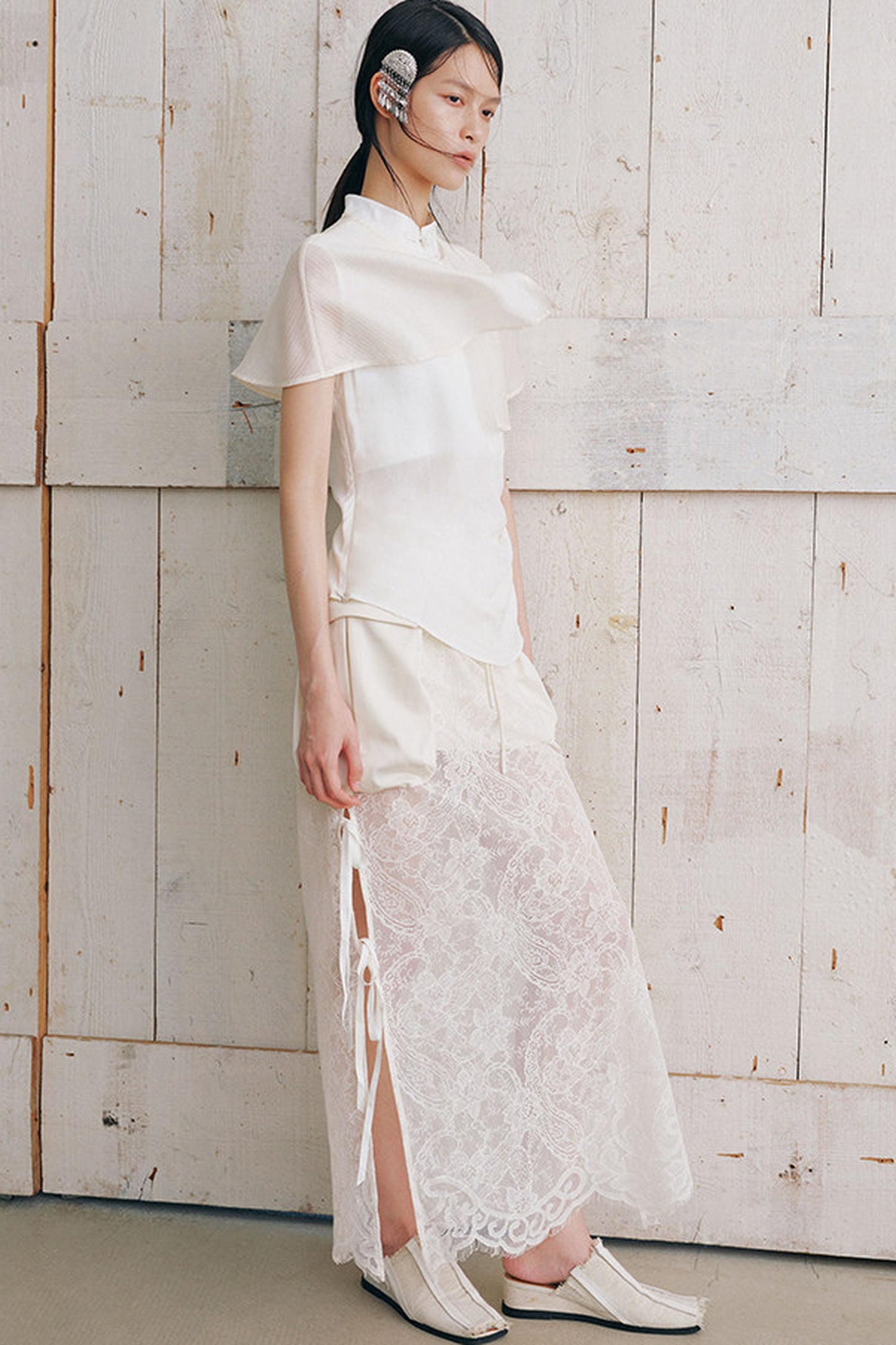 Detachable Cape Sleeveless Shirt