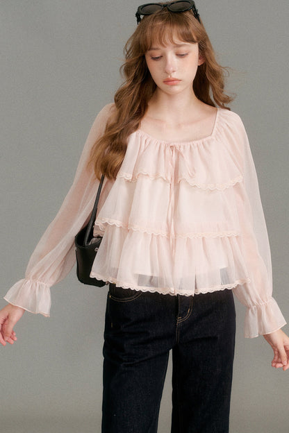Blouse en mousseline à col carré et volants