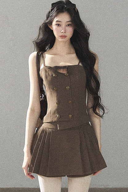 Ensemble sophistiqué avec blazer, haut et jupe