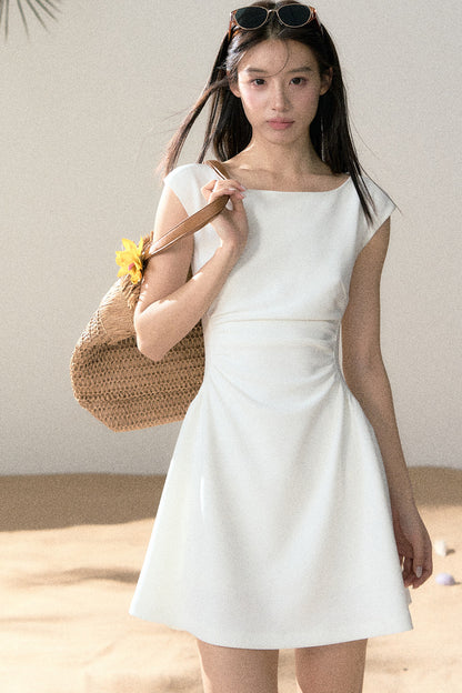 Abito bianco con scollo quadrato in stile desiderio puro