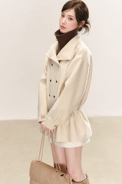 Cappotto beige in misto lana doppiopetto con coulisse in vita
