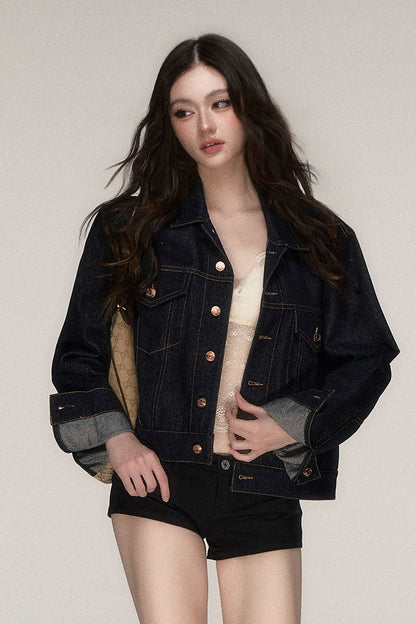 Klassische kurze Jeansjacke