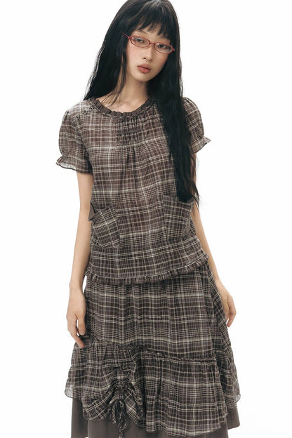 Conjunto de camisa y falda de cuadros con tapeta con volantes