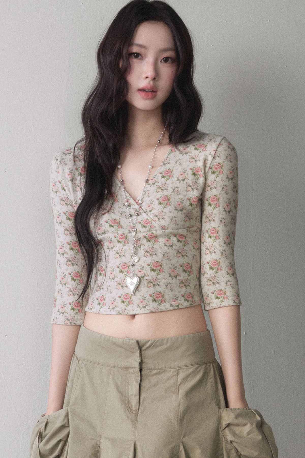 Rose Print Mid-Sleeve V-Neck Base Layer Top