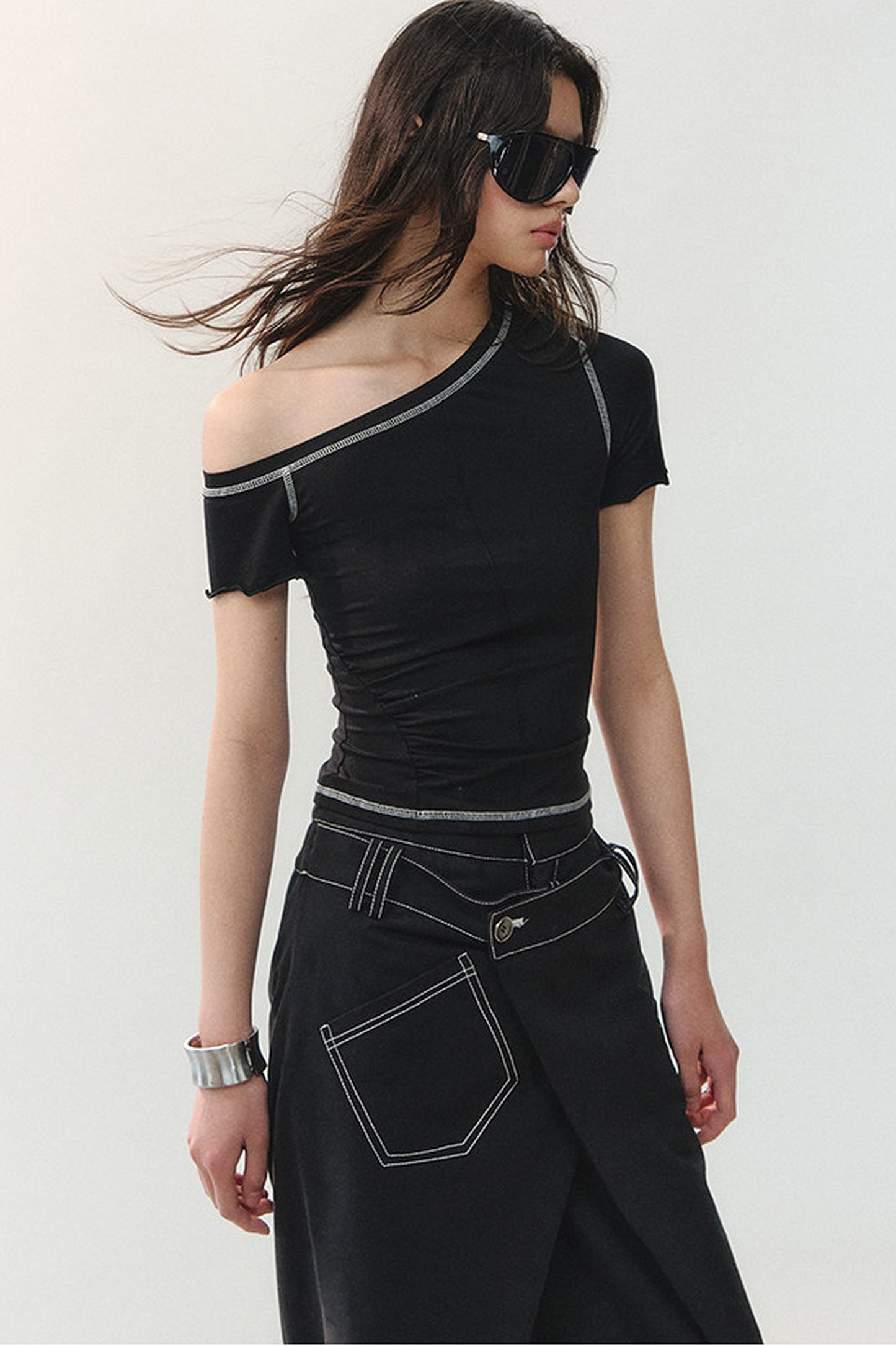 Contrast Stitching Asymmetrical Shoulder Short-Sleeve Top