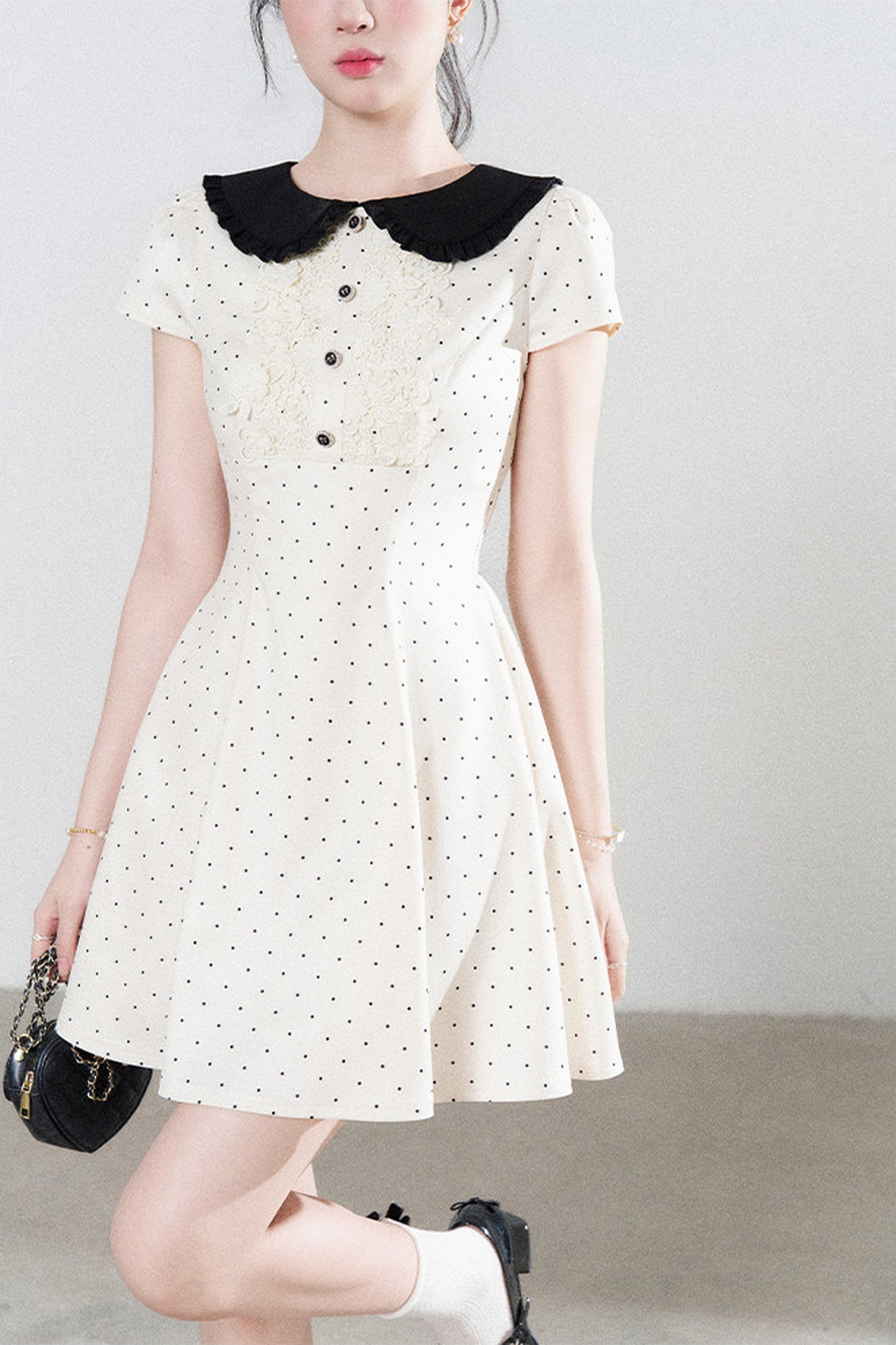 Robe trapèze à pois avec col Claudine