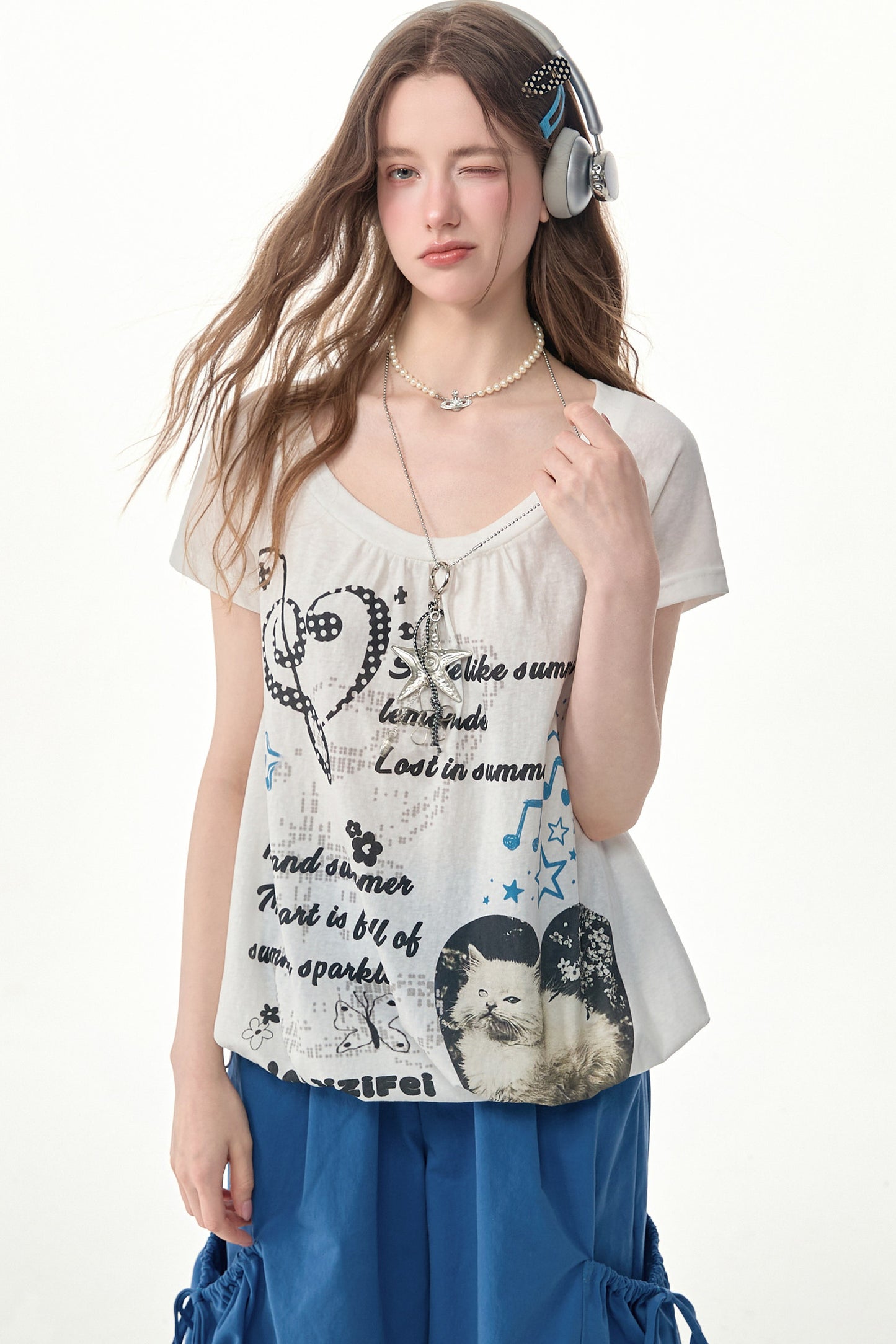 Camiseta de manga corta con cordón ajustable y estampado de gato blanco