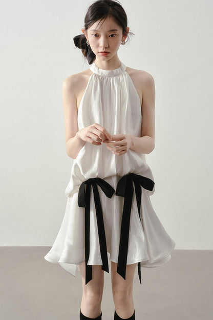 Vestido elegante de cuello halter con lazo