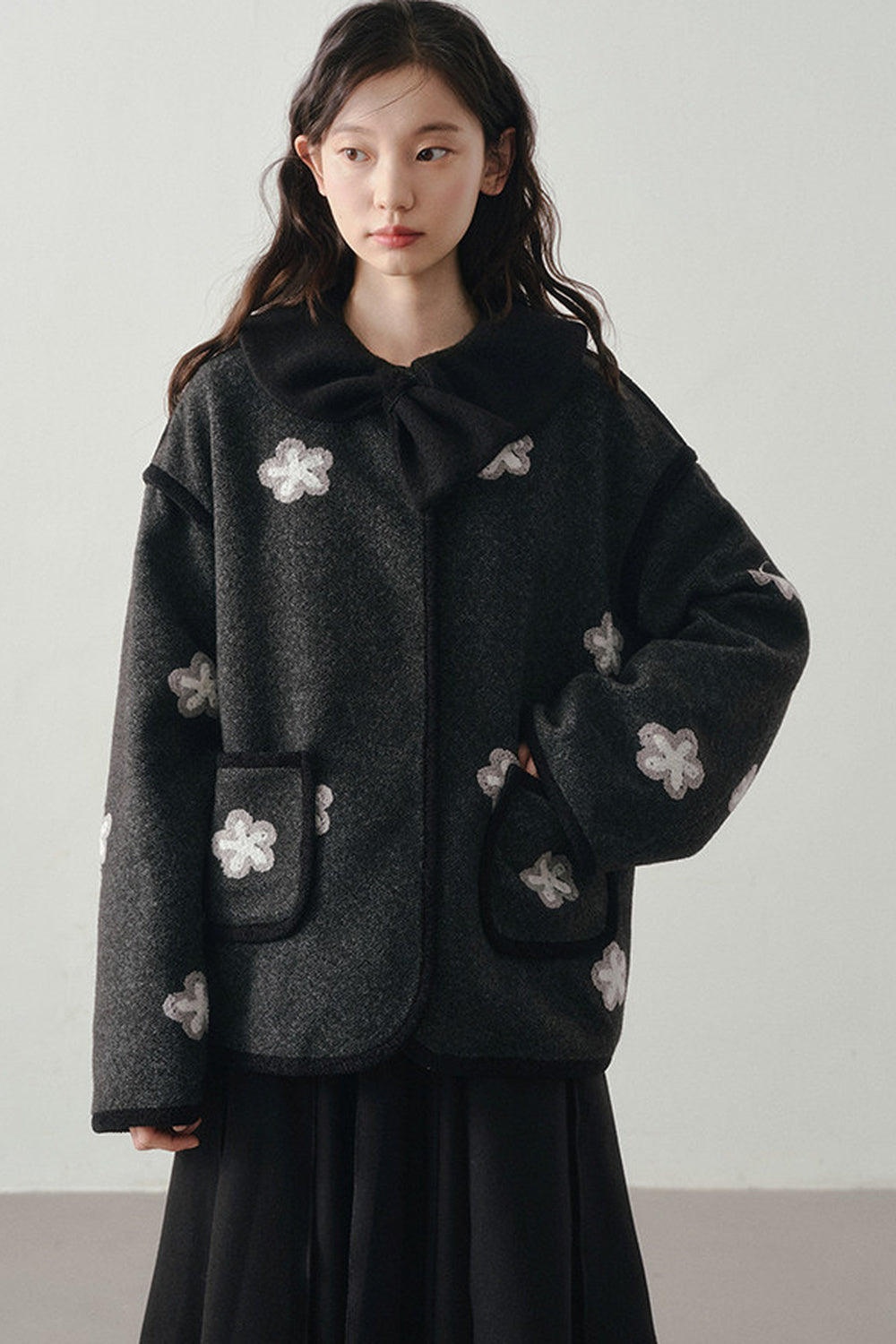 Lockere Wolljacke mit Blumenmuster