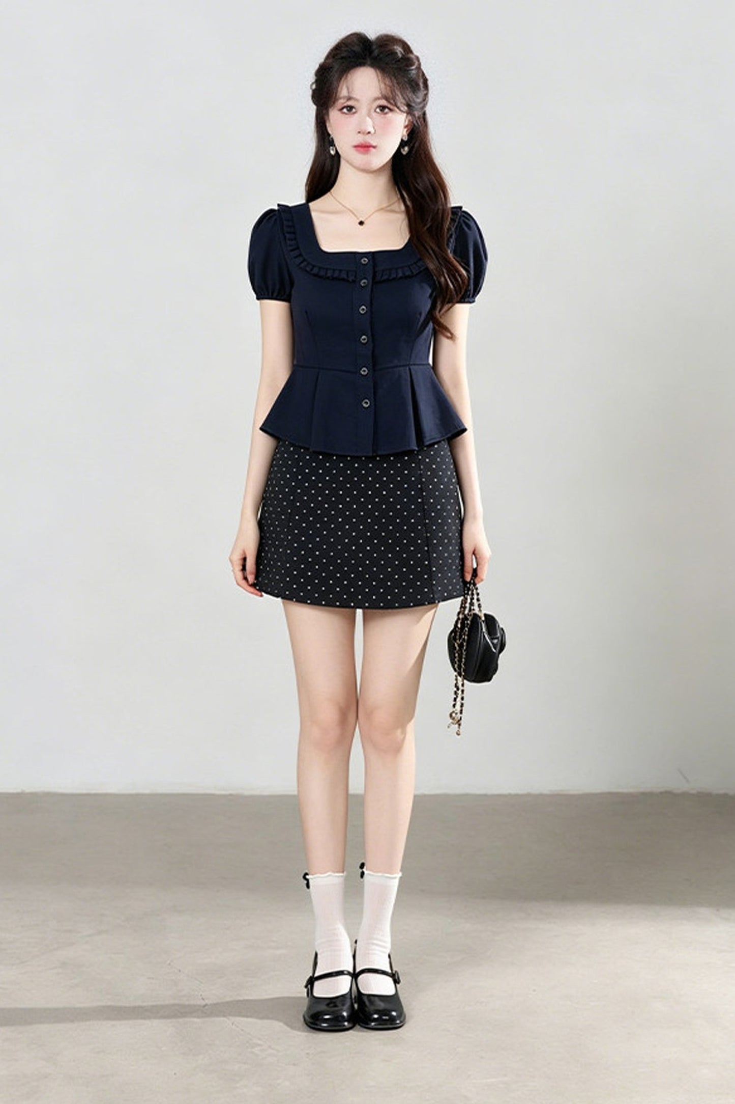 Ensemble chemise à manches courtes et jupe à pois