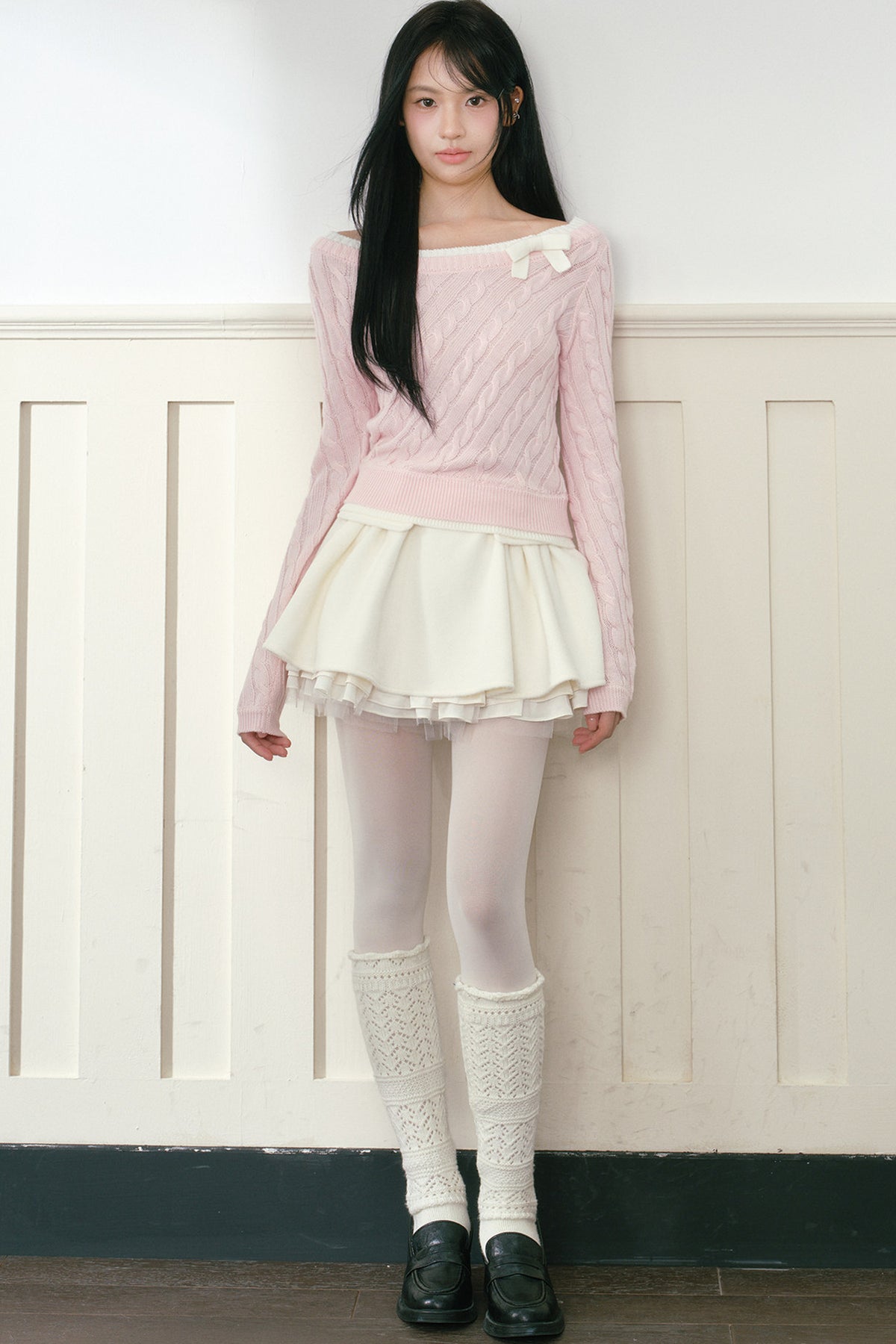 Pull en maille torsadée rose à nœud